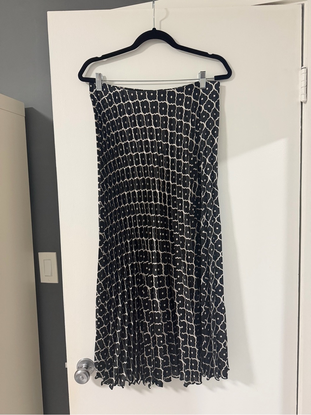 Zara Black and White Patterned Pleated Midi Skirt